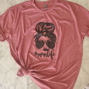 Momlife big messy bun oversized sunglasses in black - rose pink tshirt XXL